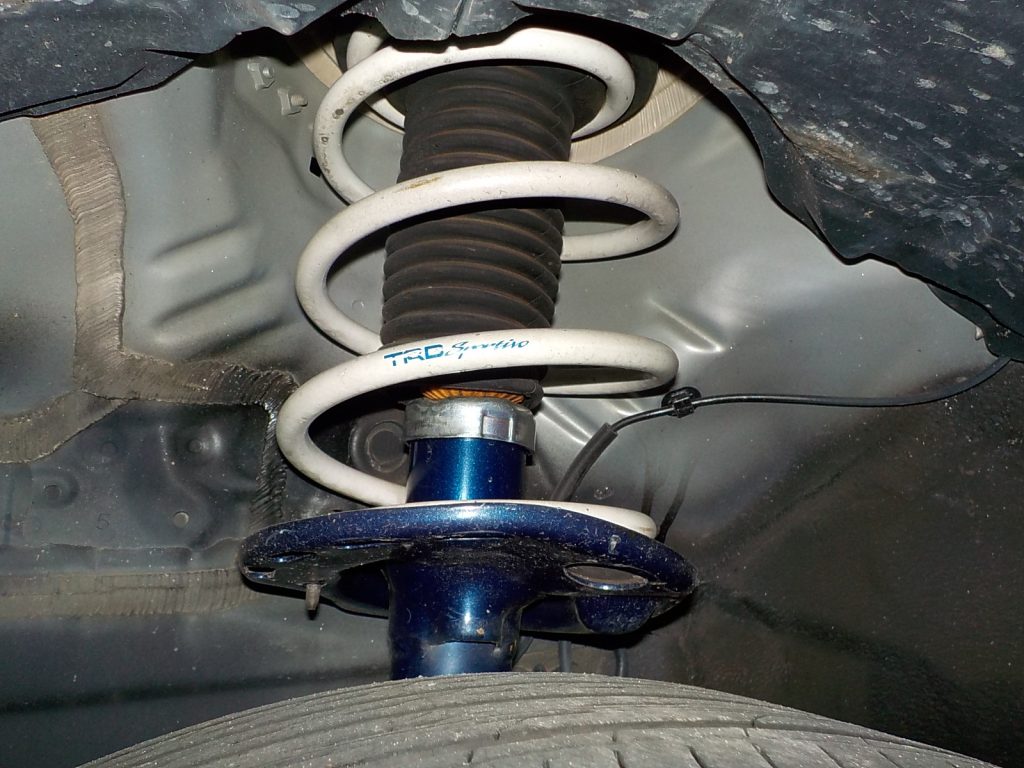 30　プリウス　スプリング交換