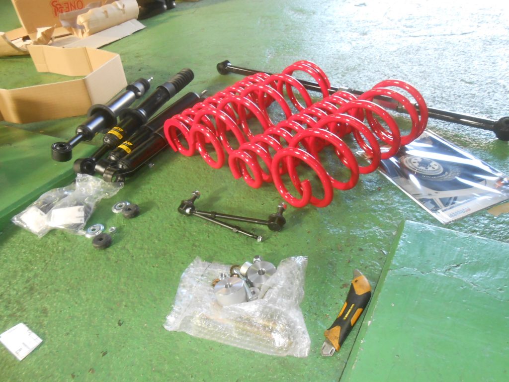 215　サーフ　リフトアップコイル　ショック　デフダウン　ラテラルロッド　スタビリンク