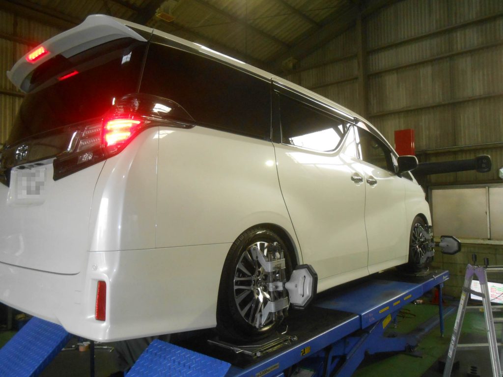 30ヴェルファイア　タイヤ交換　四輪アライメント