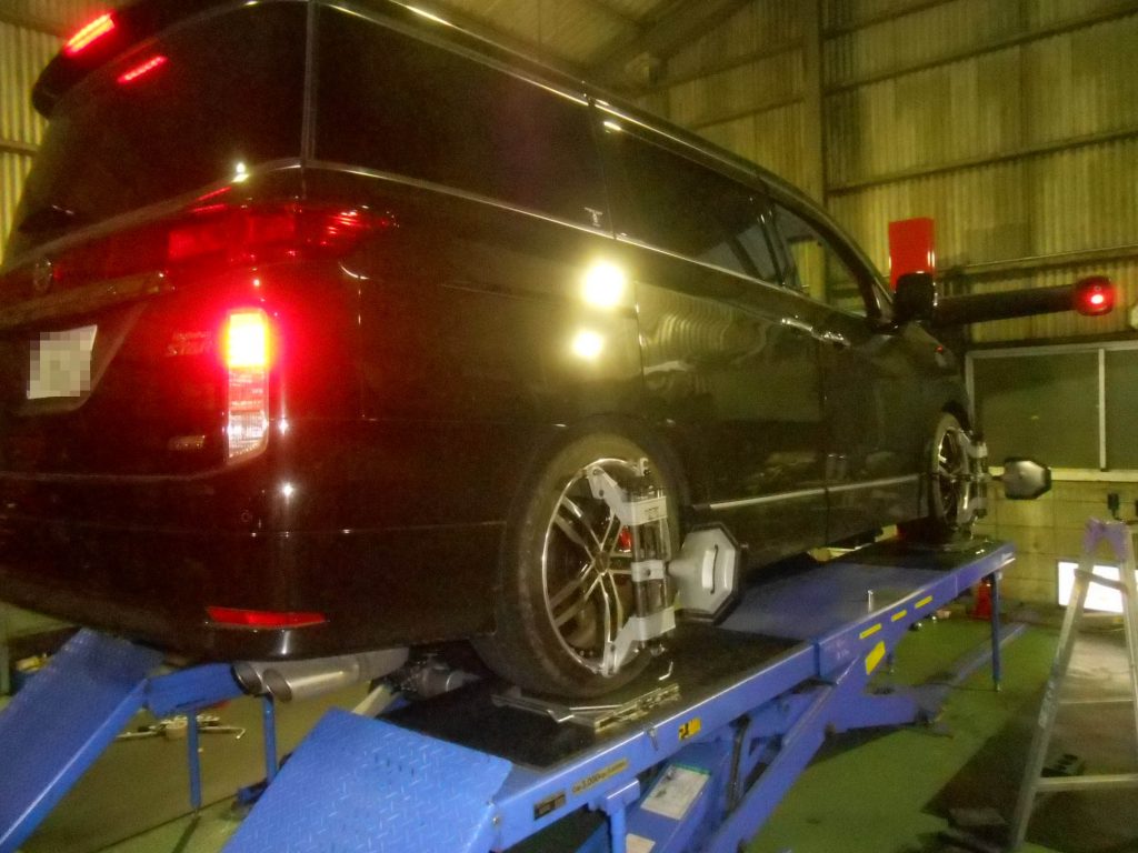 TNE52　エルグランド　四輪アライメント