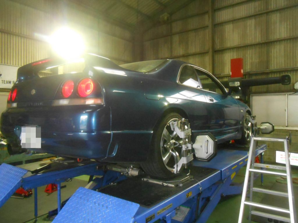 スカイライン四輪アライメント