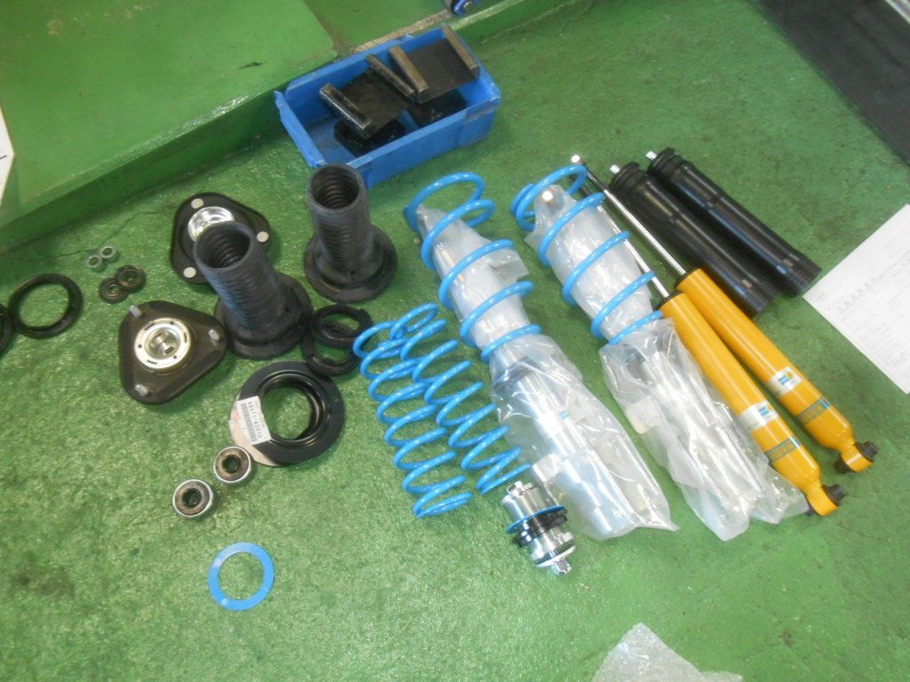 プリウス　車高調取付　四輪アライメント