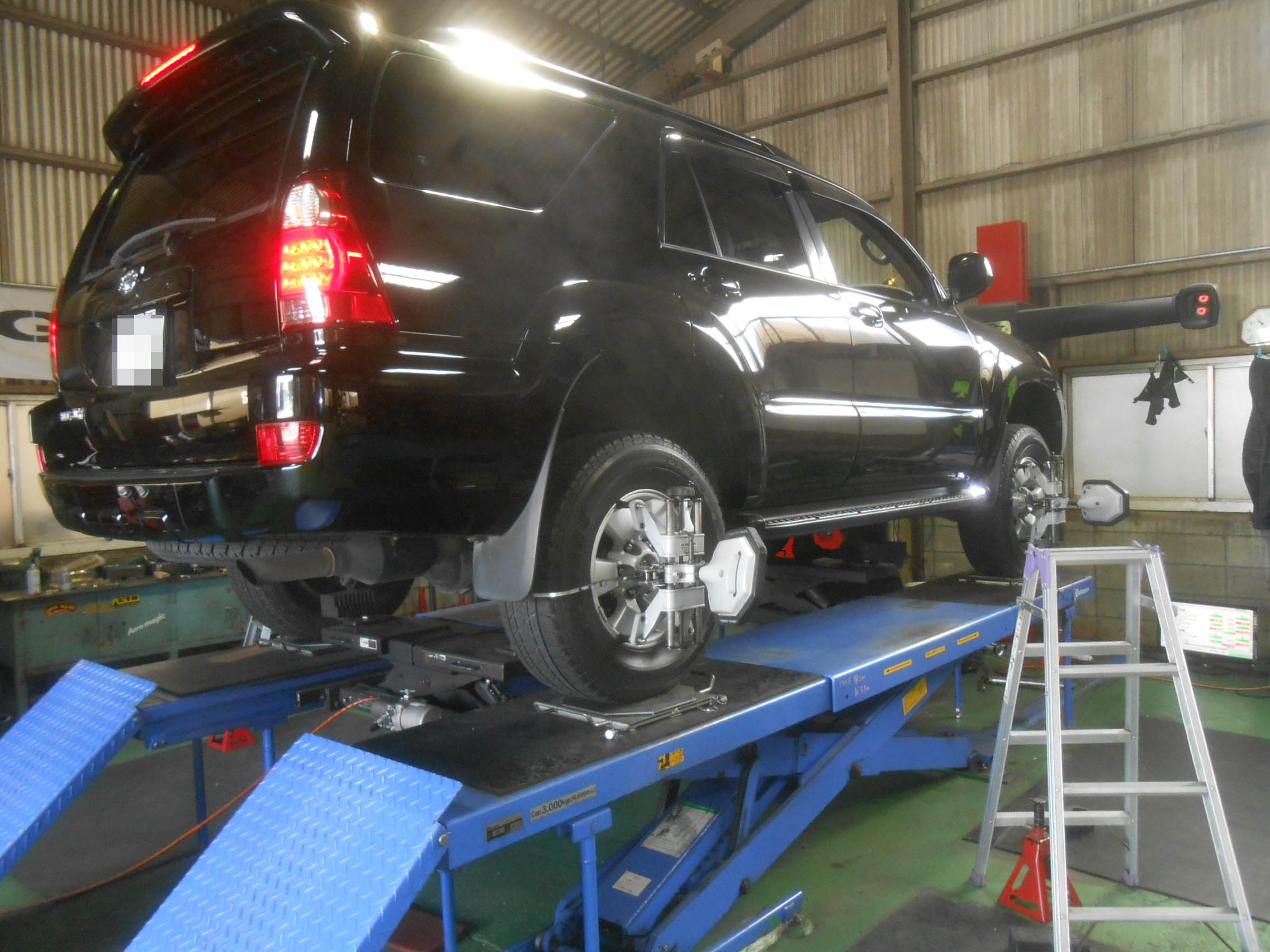 ハイラックスサーフ　215　足回り交換　2インチアップ　四輪アライメント