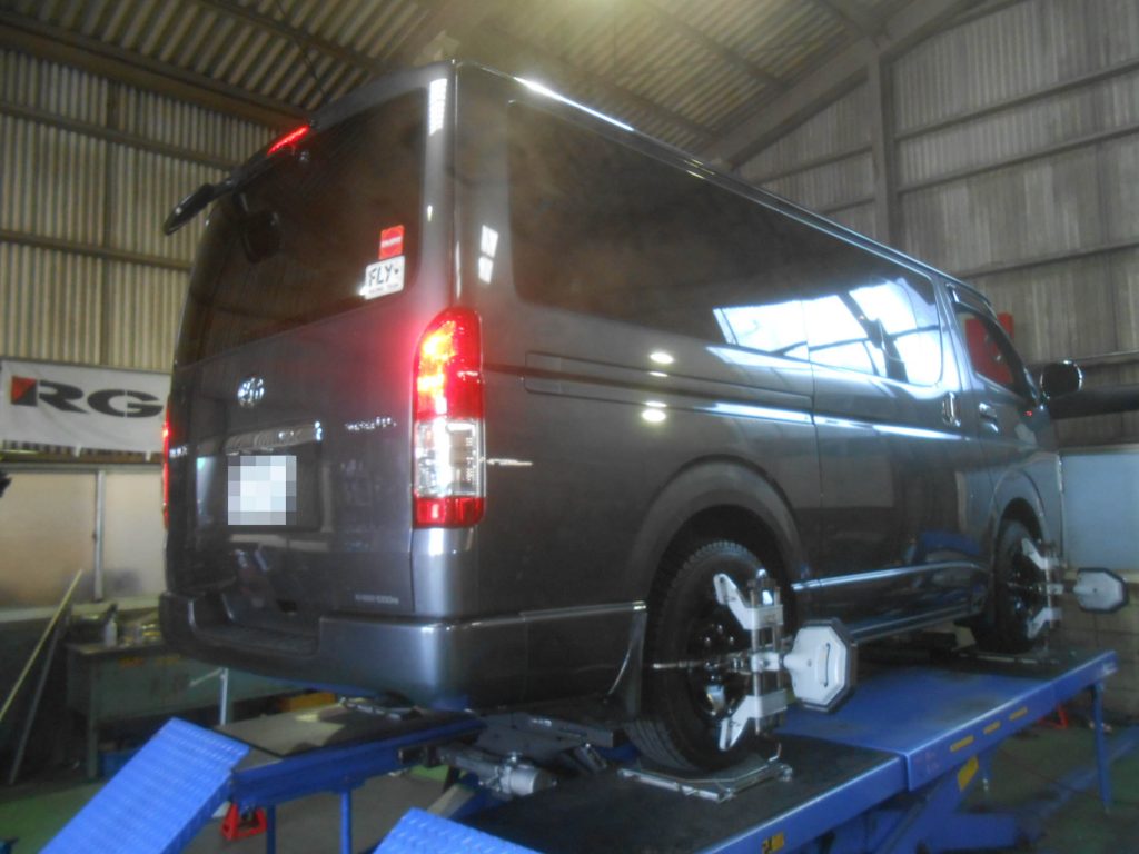 ハイエース　四輪アライメント