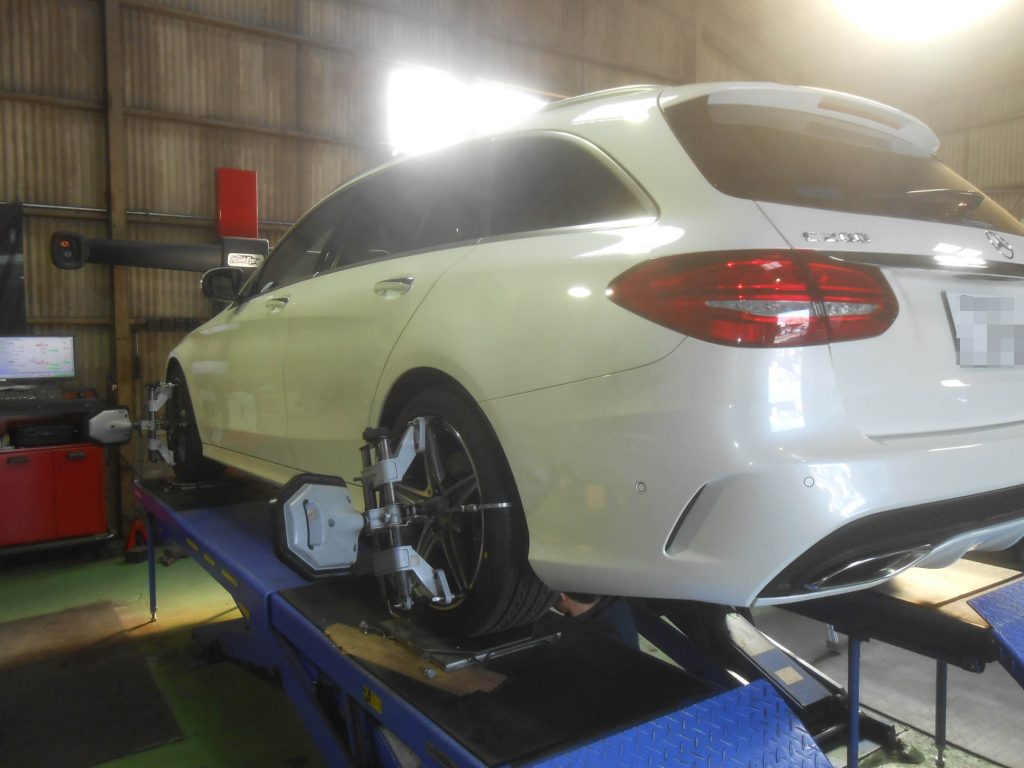 ベンツ　W205　リジカラ　四輪アライメント