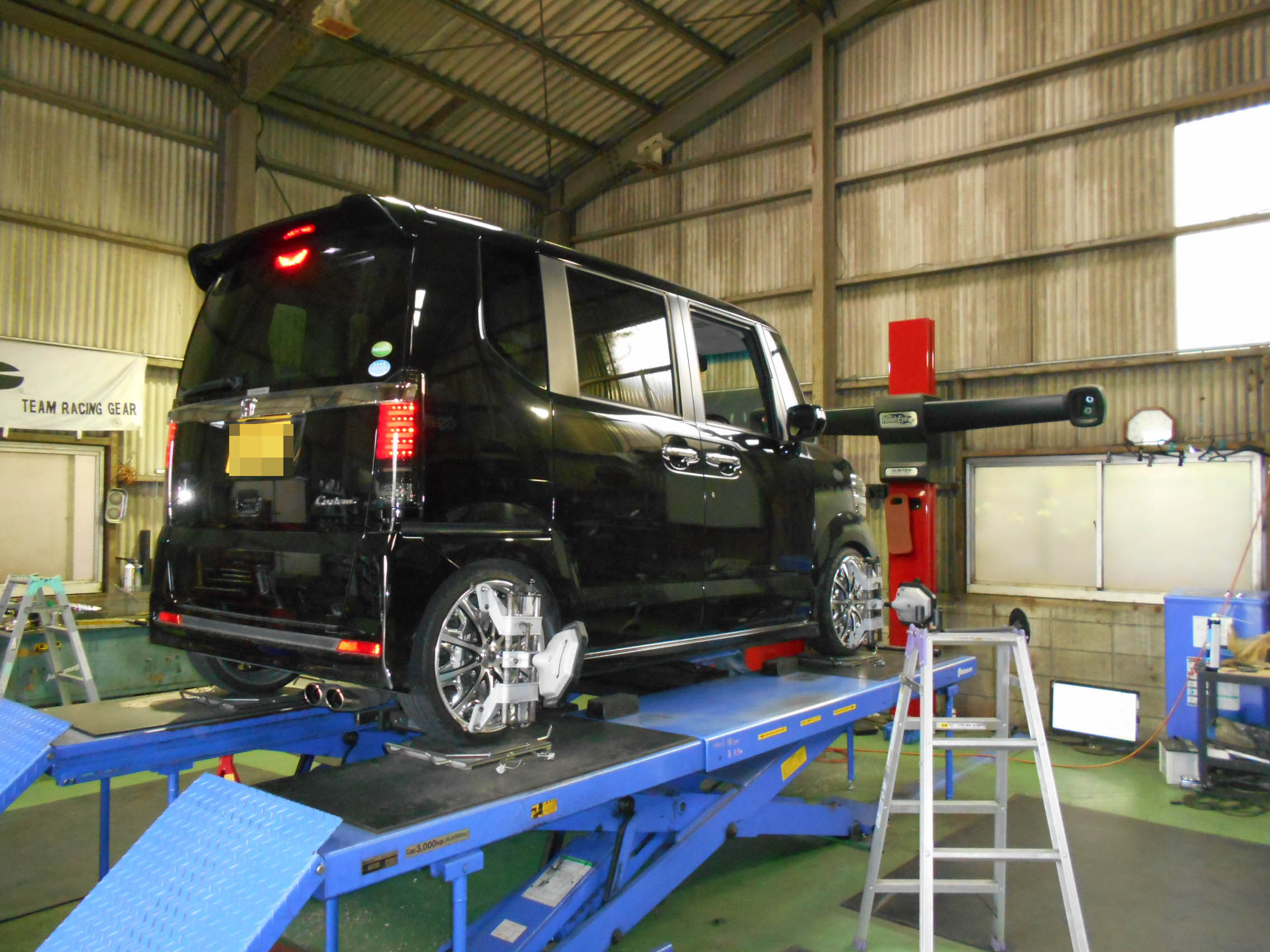 N BOX　カスタム　四輪アライメント