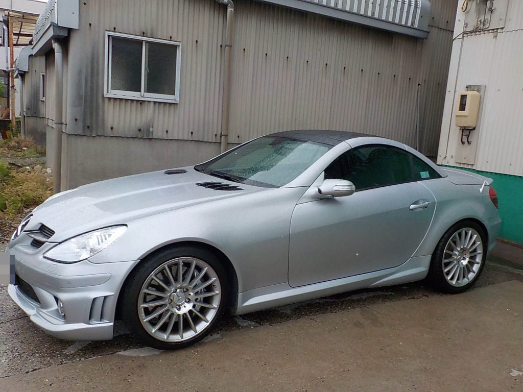 ベンツ　SLKのデッキ交換とバックカメラ取り付け