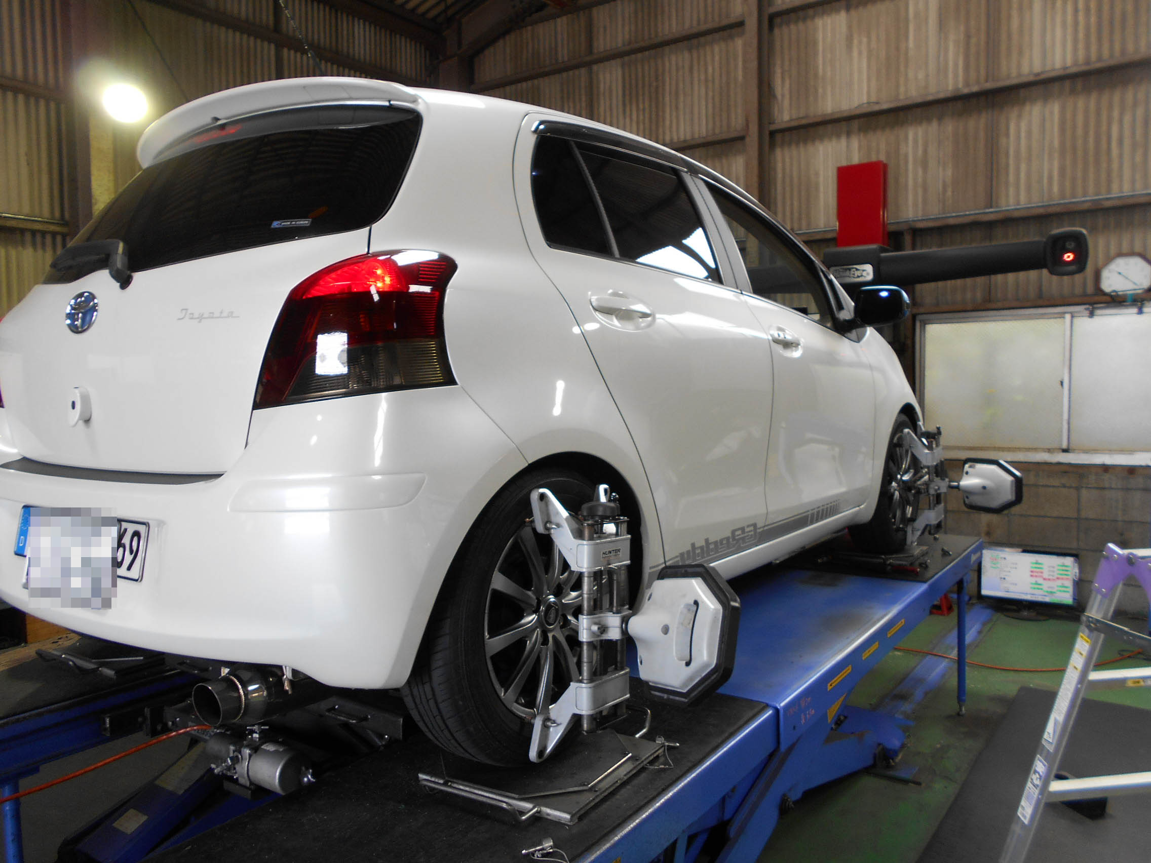 ヴィッツ　車高調整と四輪アライメント