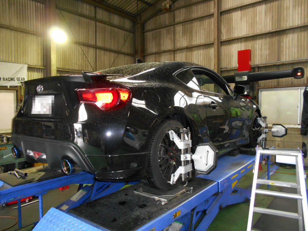 86　四輪アライメント