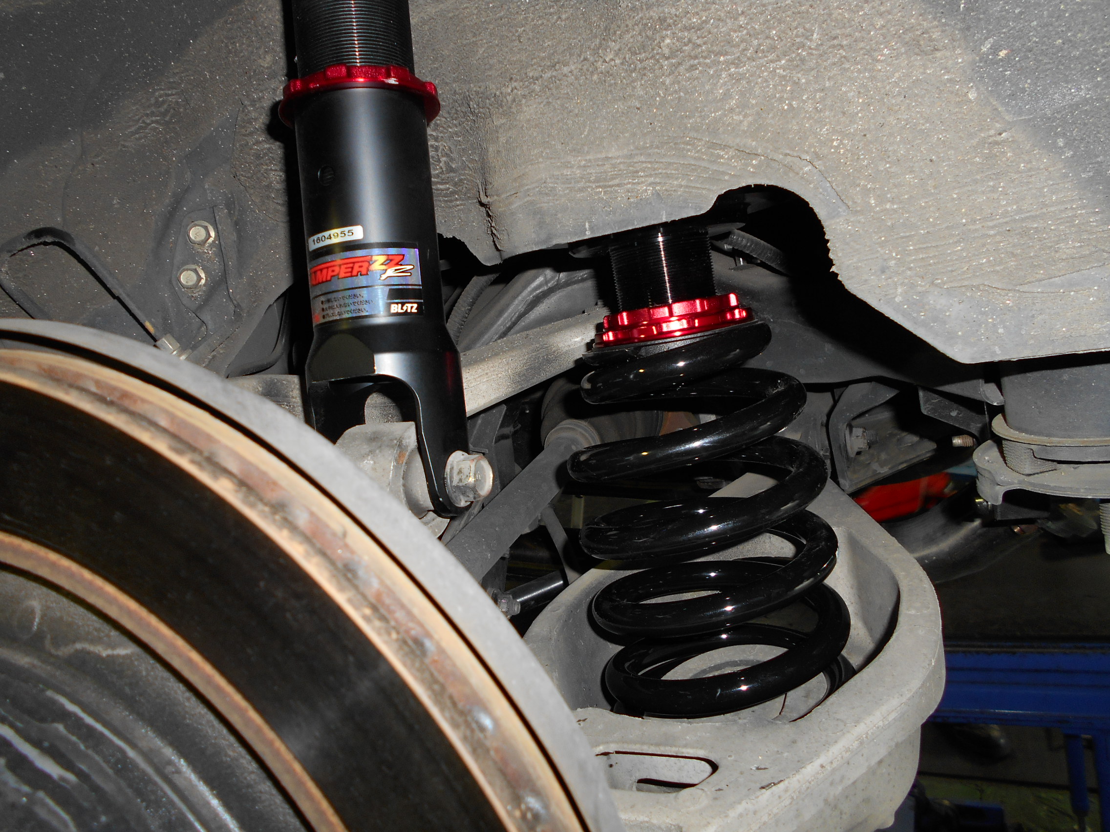 Z34にブリッツの車高調取り付けと四輪アライメント ハブボルト交換 カー用品持込取り付け専門店 フラットフィールド 四輪アライメント サスペンション交換
