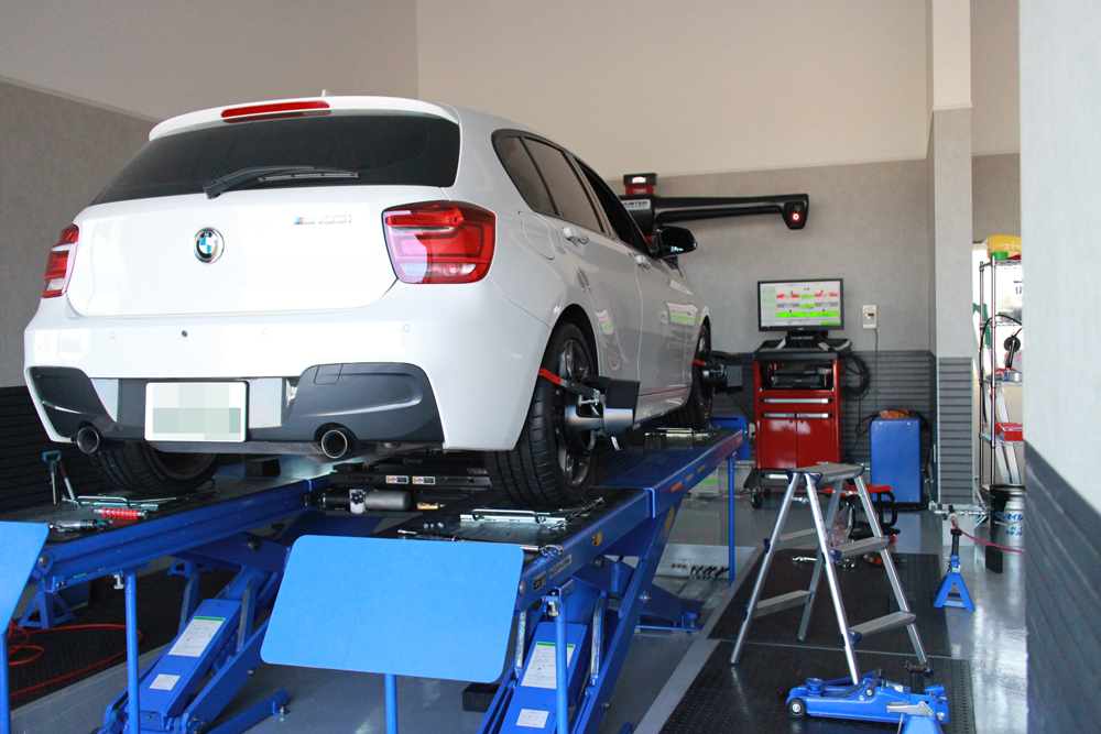 BMW　1シリーズのタイヤ交換と四輪アライメント