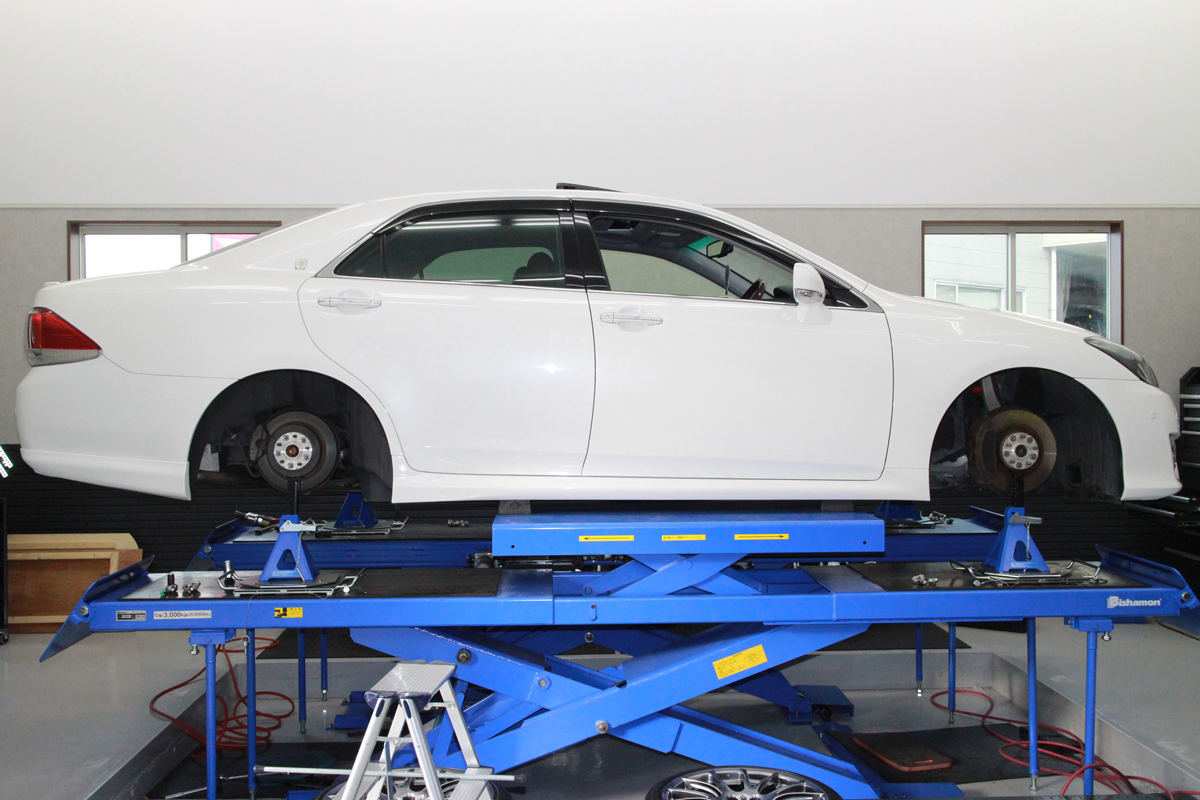 クラウンGRS204の1G締め付け直しと四輪アライメント