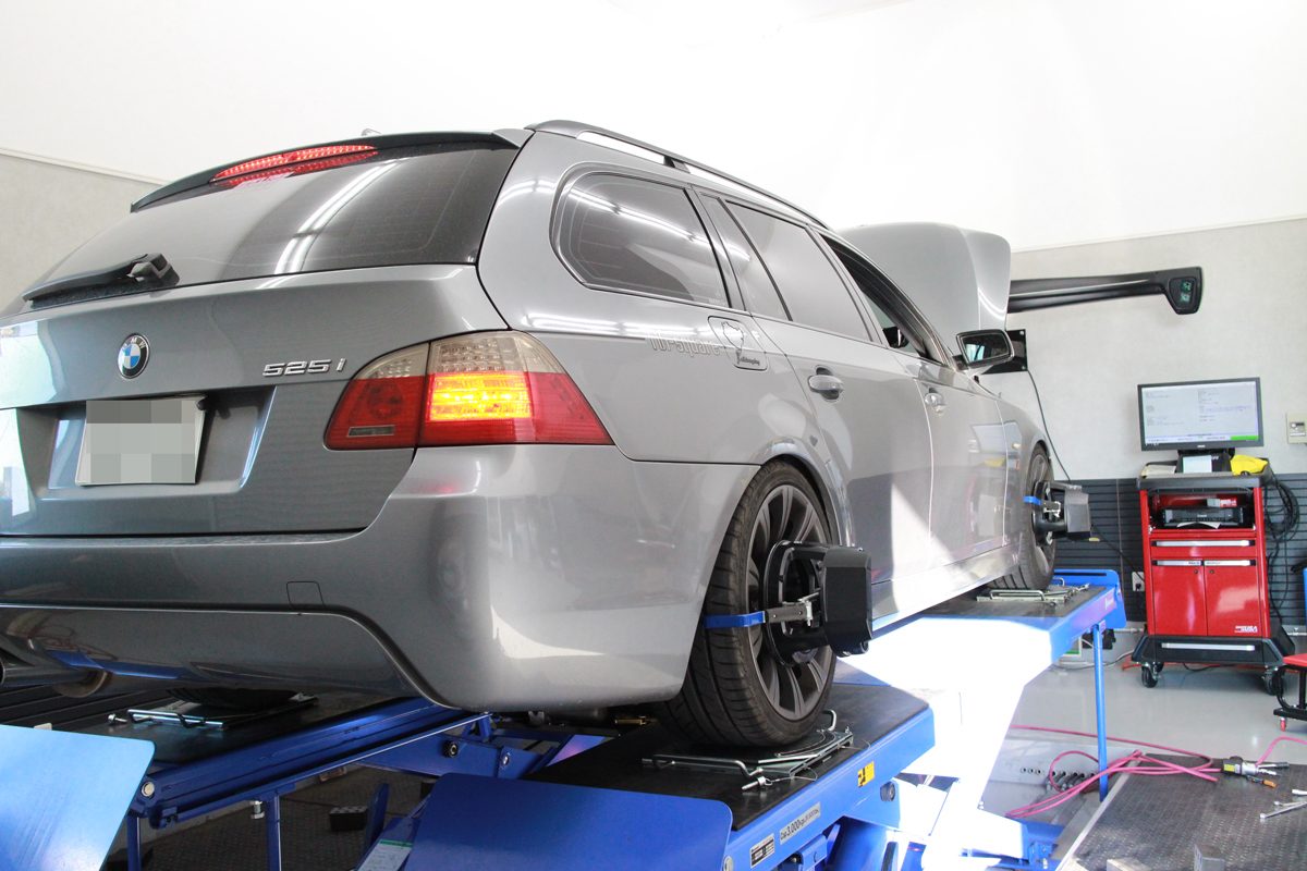 BMW　5シリーズの四輪アライメント