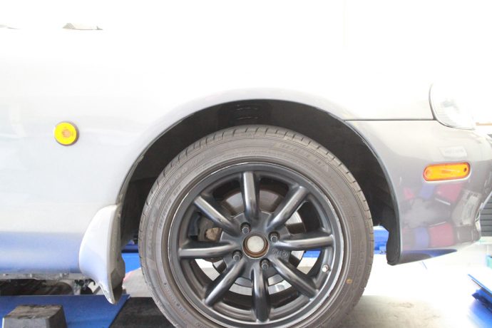 ロードスター Nb8cにオートエグゼ車高調の取付と四輪アライメント カー用品持込取り付け専門店 フラットフィールド 四輪アライメント サスペンション交換