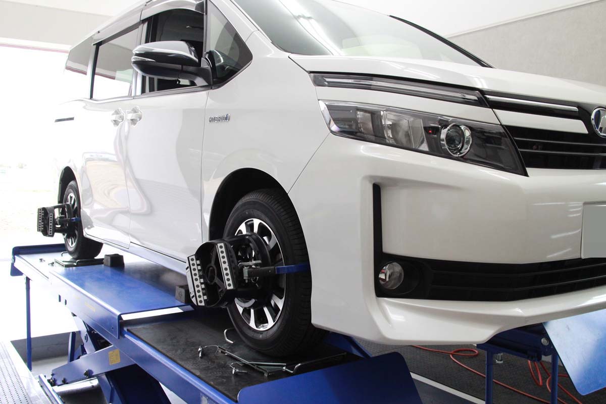 VOXYの四輪アライメント