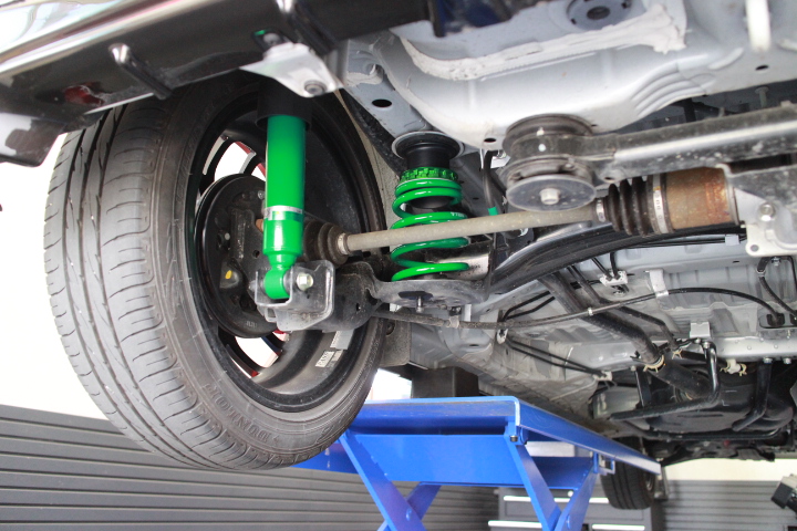 Nbox Jf4 車高調取り付け 四輪アライメント調整 カー用品持込取り付け専門店 フラットフィールド 四輪アライメント サスペンション交換