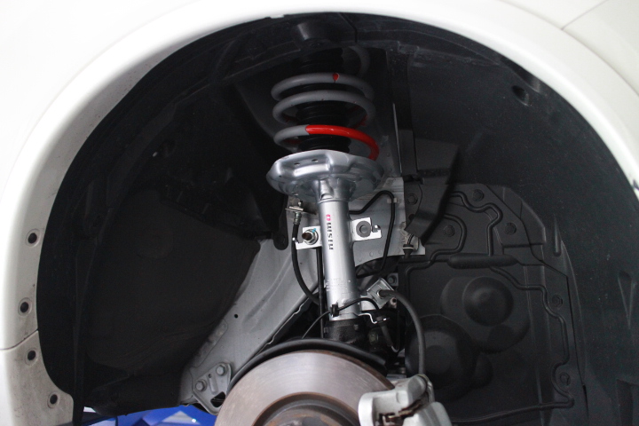 エクストレイル T32 ニスモサスペンション交換 四輪アライメント調整 