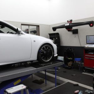 IS　AVE30 持ち込みタイヤ交換　1G締め　四輪アライメント調整