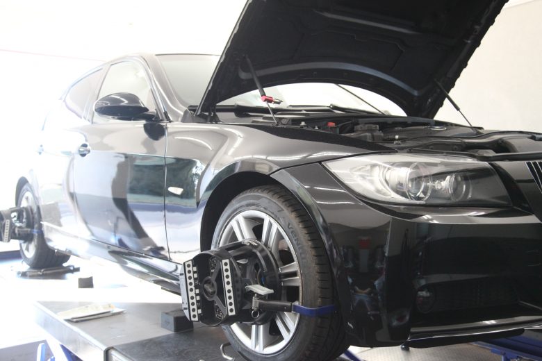 BMW　E90　3シリーズ　四輪アライメント調整