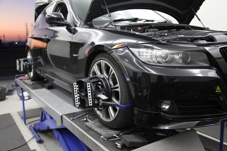 BMW E90 ブリッツ車高調取り付けと四輪アライメント調整