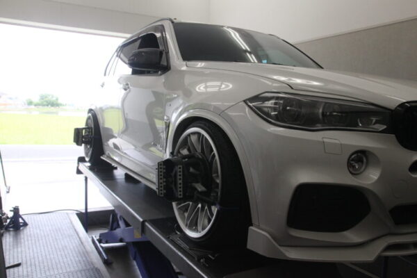 BMW X5 F15 四輪アライメント