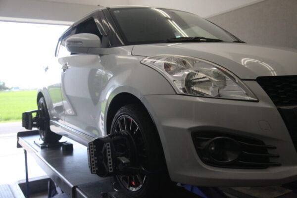 スイフトスポーツ ZC32S 1G締め直しと四輪アライメント