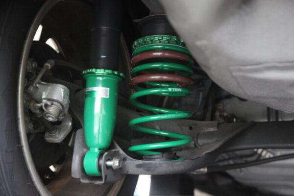 FIT GK5 TEIN車高調取り付けと四輪アライメント