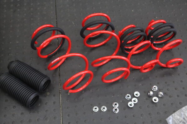 ジューク NF15 NISMOダウンサス取り付けと四輪アライメント