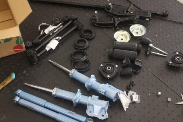 パジェロミニ H58A KYBサスペンション交換、アーム類交換 四輪アライメント