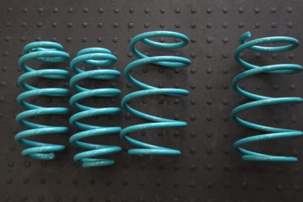 トゥインゴ3 AHH4B キャロル ンゴコイル取り付けと四輪アライメント