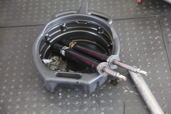 クレスタ GX81 ショックとスプリング交換と四輪アライメント