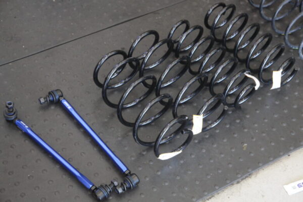 アクア NXPX10 RS-Rハーフダウンサス取り付けと四輪アライメント