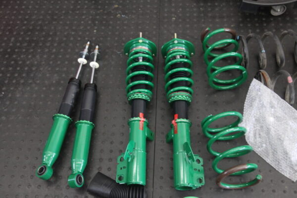 シエナ XL30 4WD TEIN車高調取り付けと四輪アライメント