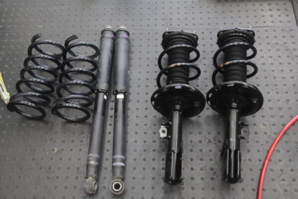 ZRR70 ノア 車高調からのノーマル戻し