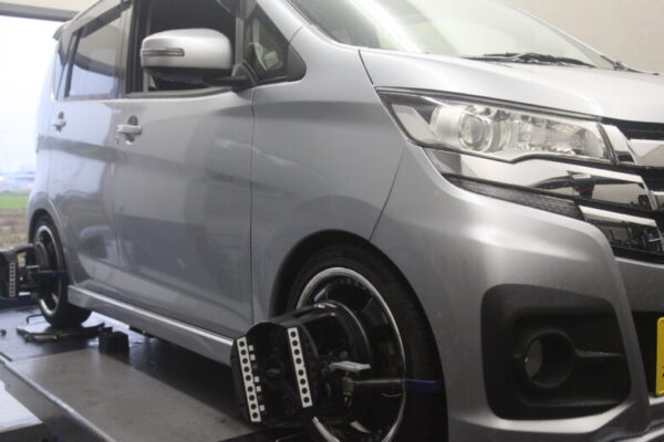 デイズ ハイウェイスターGターボ B21W 車高調整と四輪アライメント