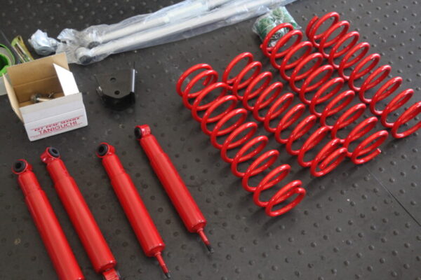 ジムニー JB64W リフトアップ作業