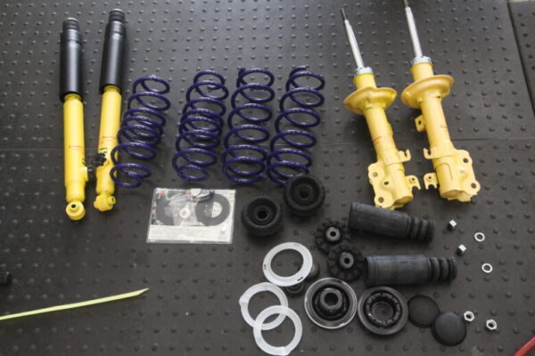 N-WGN JH3 KYBローファーキット取り付けと無限マフラー取り付け