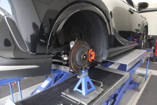 レクサス RX タイヤ交換と1G締めに四輪アライメント