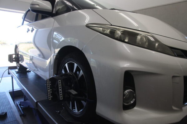 エスティマ ACR50W 1G締めと四輪アライメント