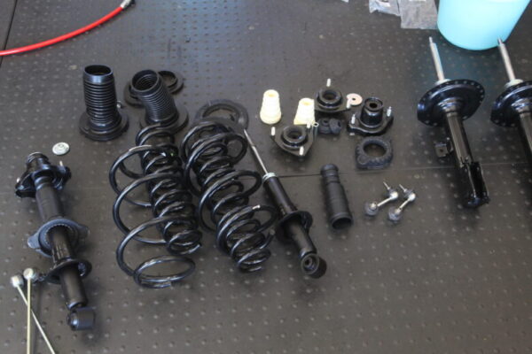 エクリプスクロス GL3W サスペンション交換と四輪アライメント