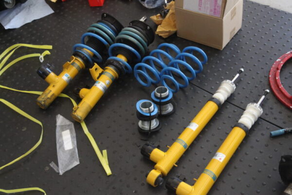 ゴルフ ビルシュタインB16ダンプトロニック取り付けと四輪アライメント