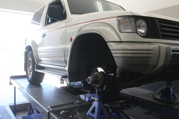 パジェロ V21 1G締めと四輪アライメント