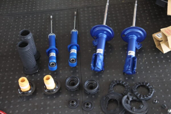 シエンタ NH170G KYB NEW SR MCショック取り付け