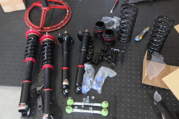 デリカ D5 ブリッツ車高調取り付けとリアブロック取り付け