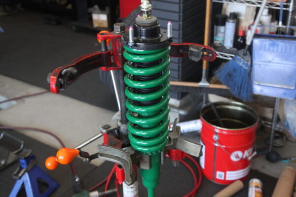 ハイラックス GUN125 TEIN 4ハイラックス GUN125 TEIN 4×4スポーツダンパー取り付けと四輪アライメント EDFC取り付け