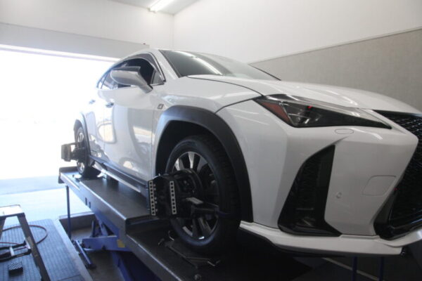 UX MZAH10 四輪アライメント