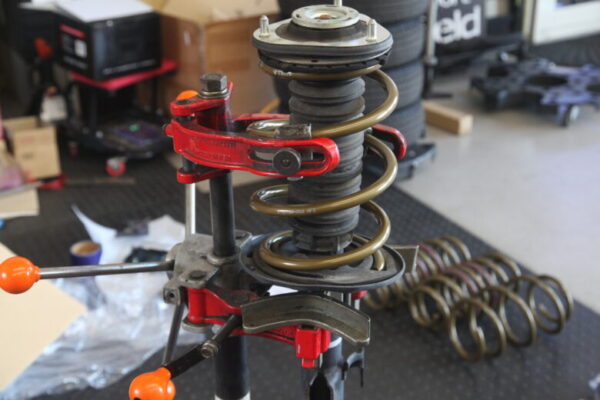 アルファード AGH30W TEIN ハイテク取り付け四輪アライメント