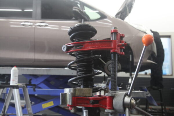 ノア ZRR80G RS-Rダウンサス取り付けと四輪アライメント