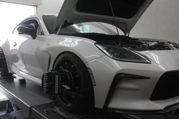 GR86 ZN8 四輪アライメント