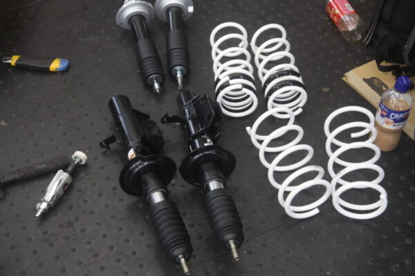 86 ZN6 HKSハイパーマックスG取り付けと四輪アライメント